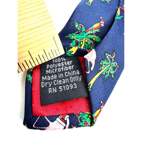 Hallmark Greetings Holiday Tie Flamingos in Santa Hats 100% Polyester - Picture 4 of 5